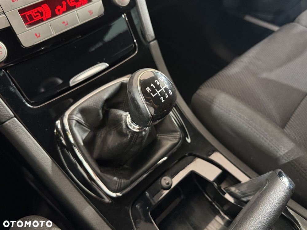Ford S-Max - 17