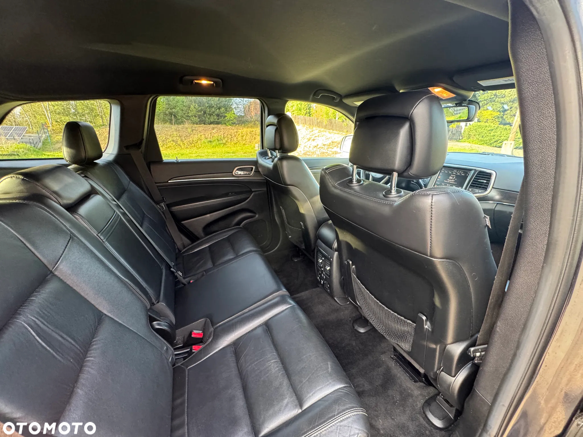 Jeep Grand Cherokee - 24