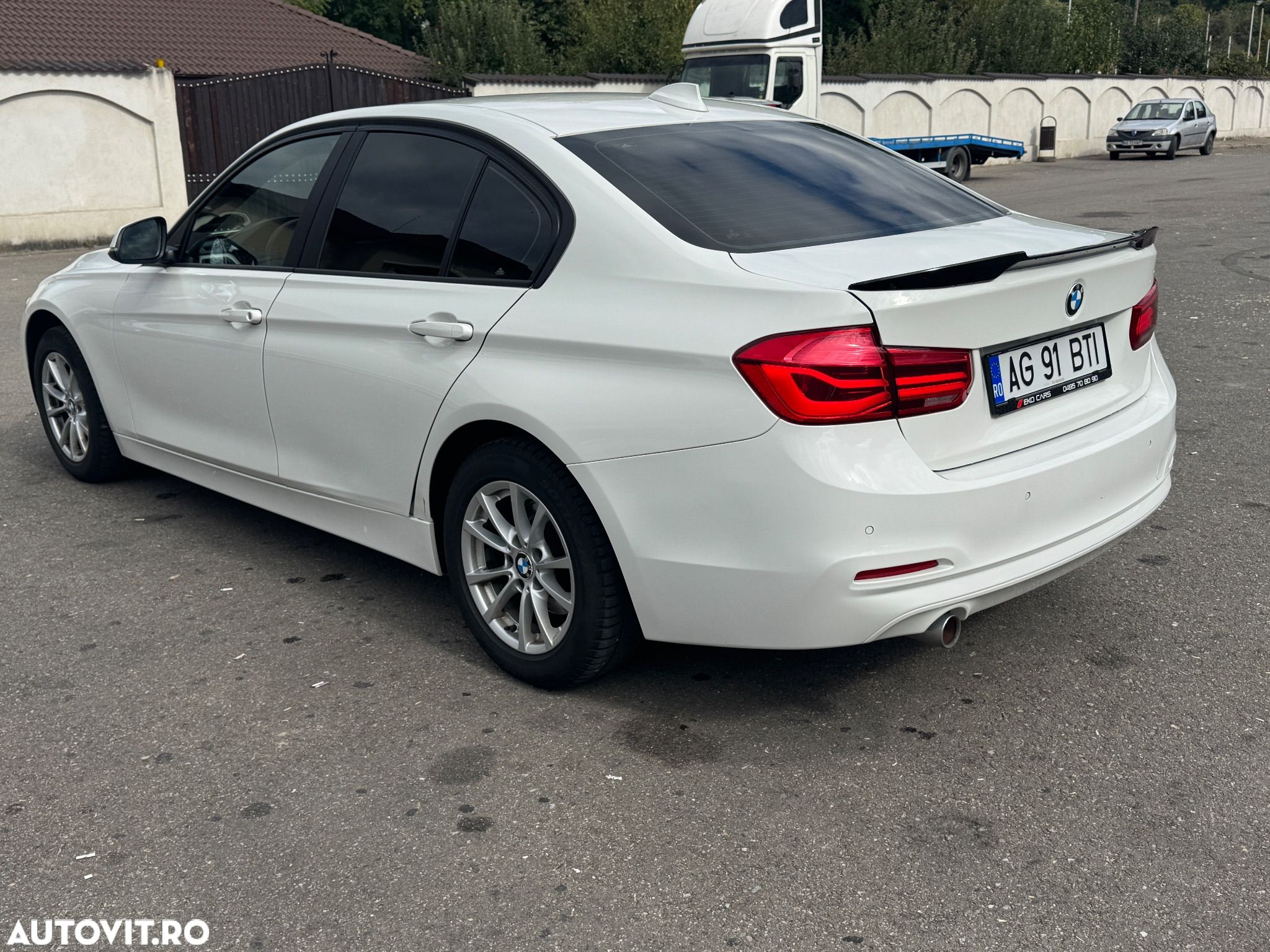 BMW Seria 3 318d Touring Aut. Blue Performance Sport Line - 1