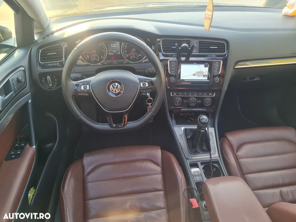 Volkswagen Golf - 10