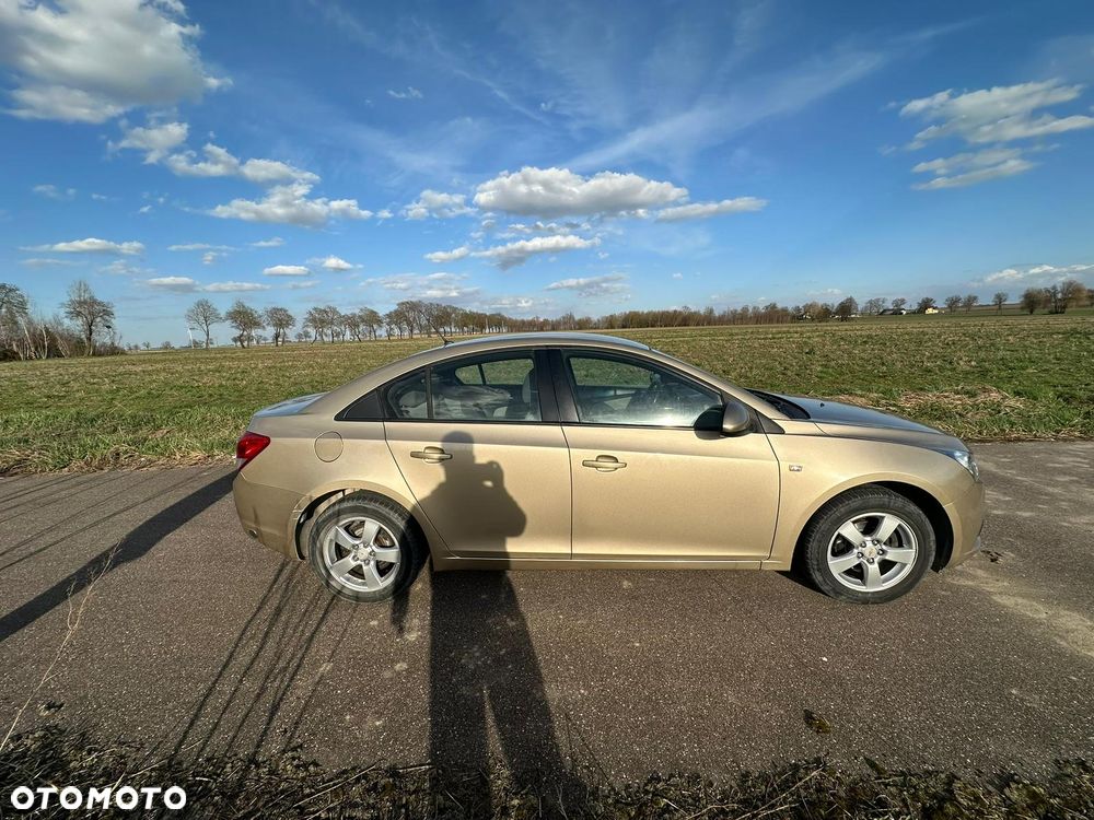 Chevrolet Cruze 1.6 LS - 5