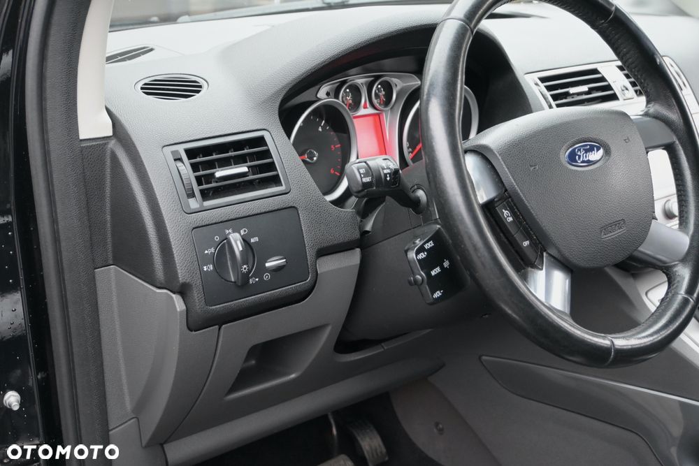 Ford Kuga 2.0 TDCi 4x4 Titanium - 33