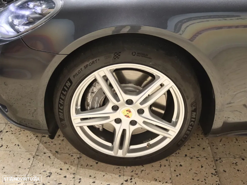 Porsche Panamera 4 E-Hybrid - 41