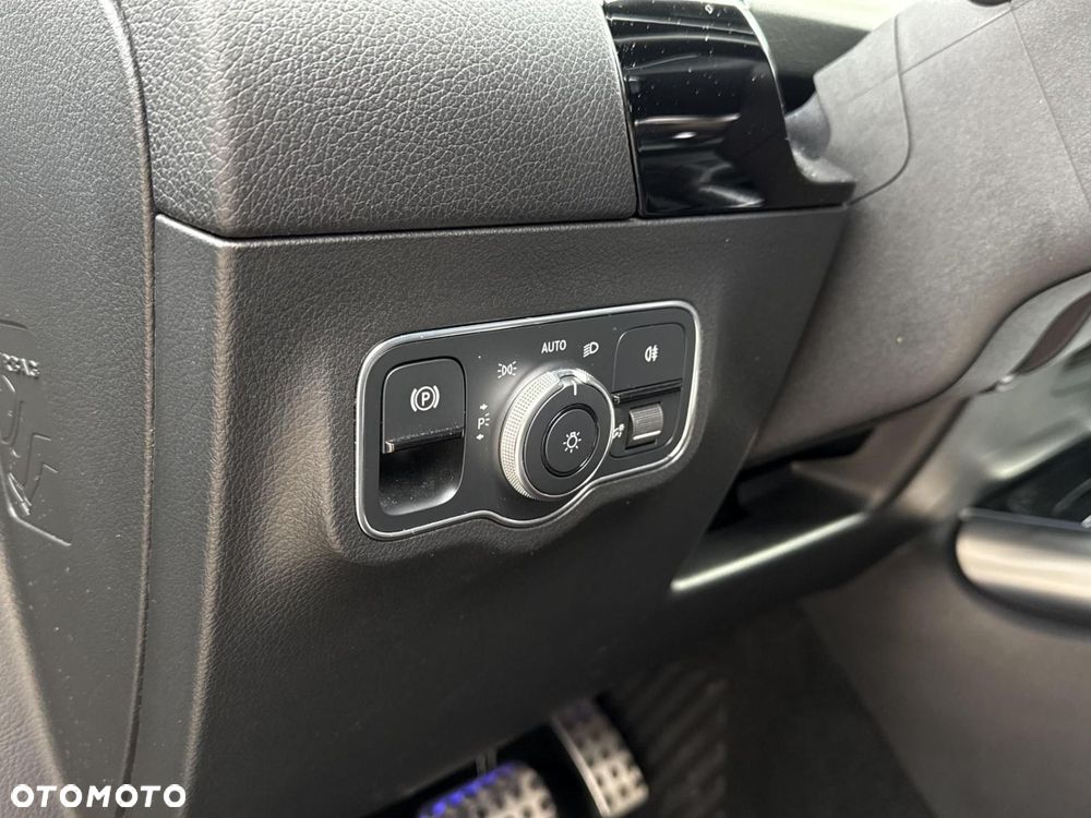 Mercedes-Benz EQA - 12