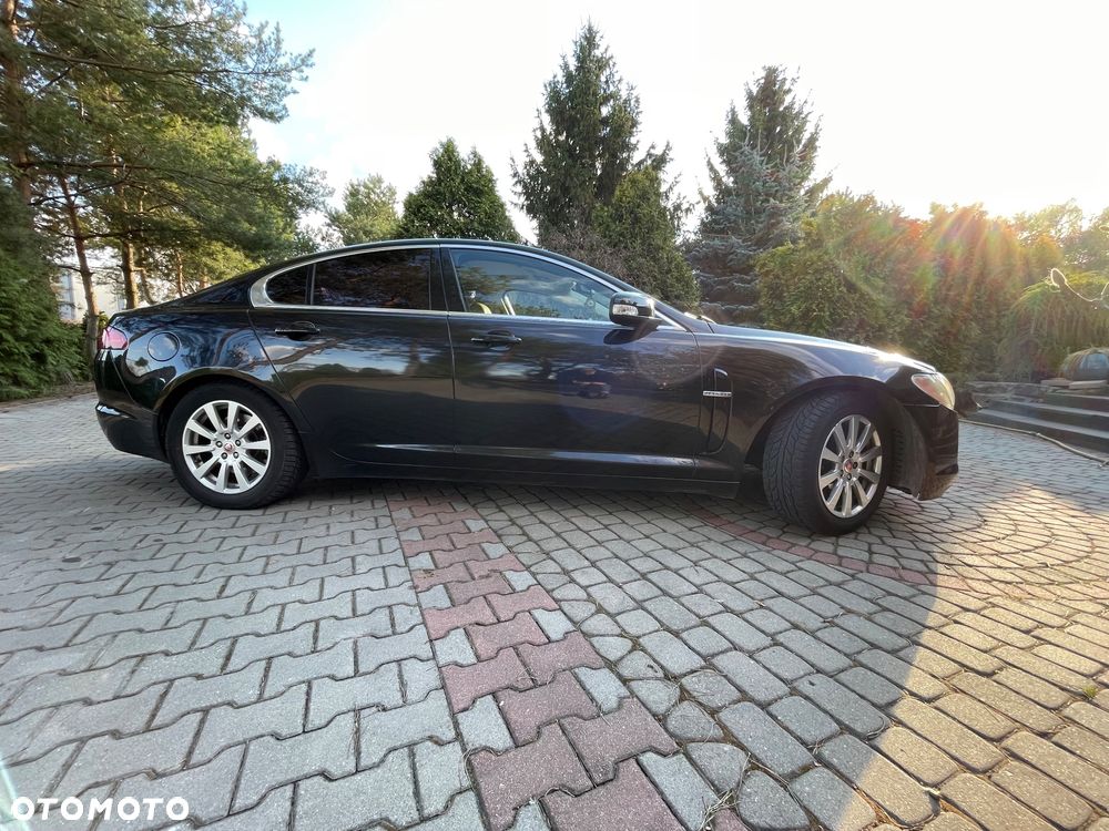 Jaguar XF 2.7 V6 Luxury - 2