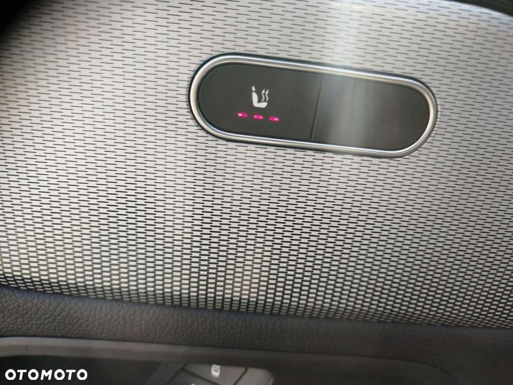 Mercedes-Benz GLA - 13