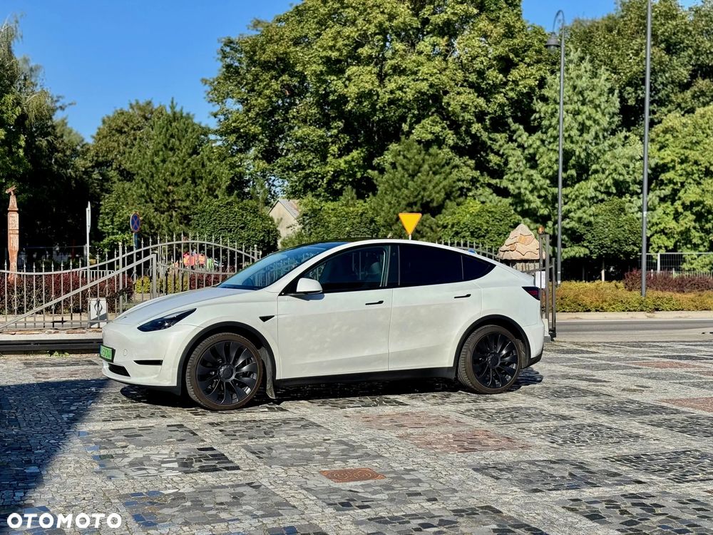 Tesla Model Y - 1
