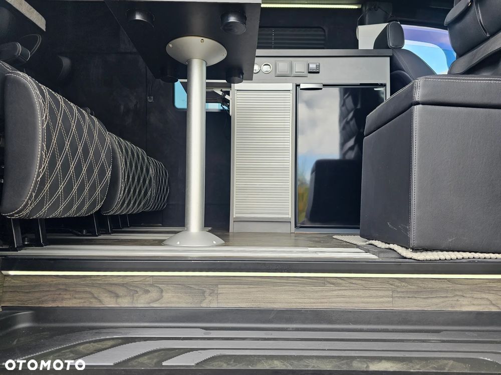 Mercedes-Benz SPRINTER - 32