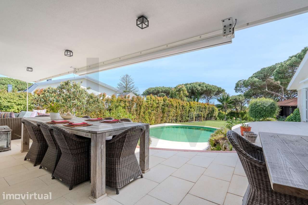 Estoril | Uma residência rara entre o mar, a privacidade e a elegância - Grande imagem: 3/41