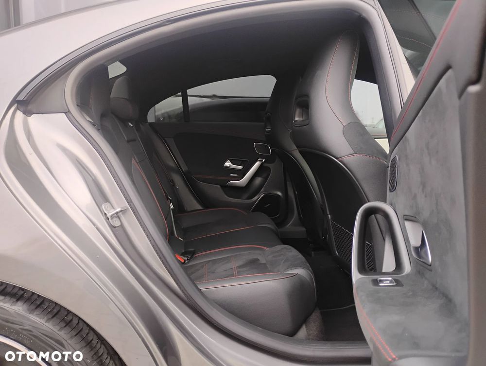 Mercedes-Benz CLA 200 AMG Line 7G-DCT - 17