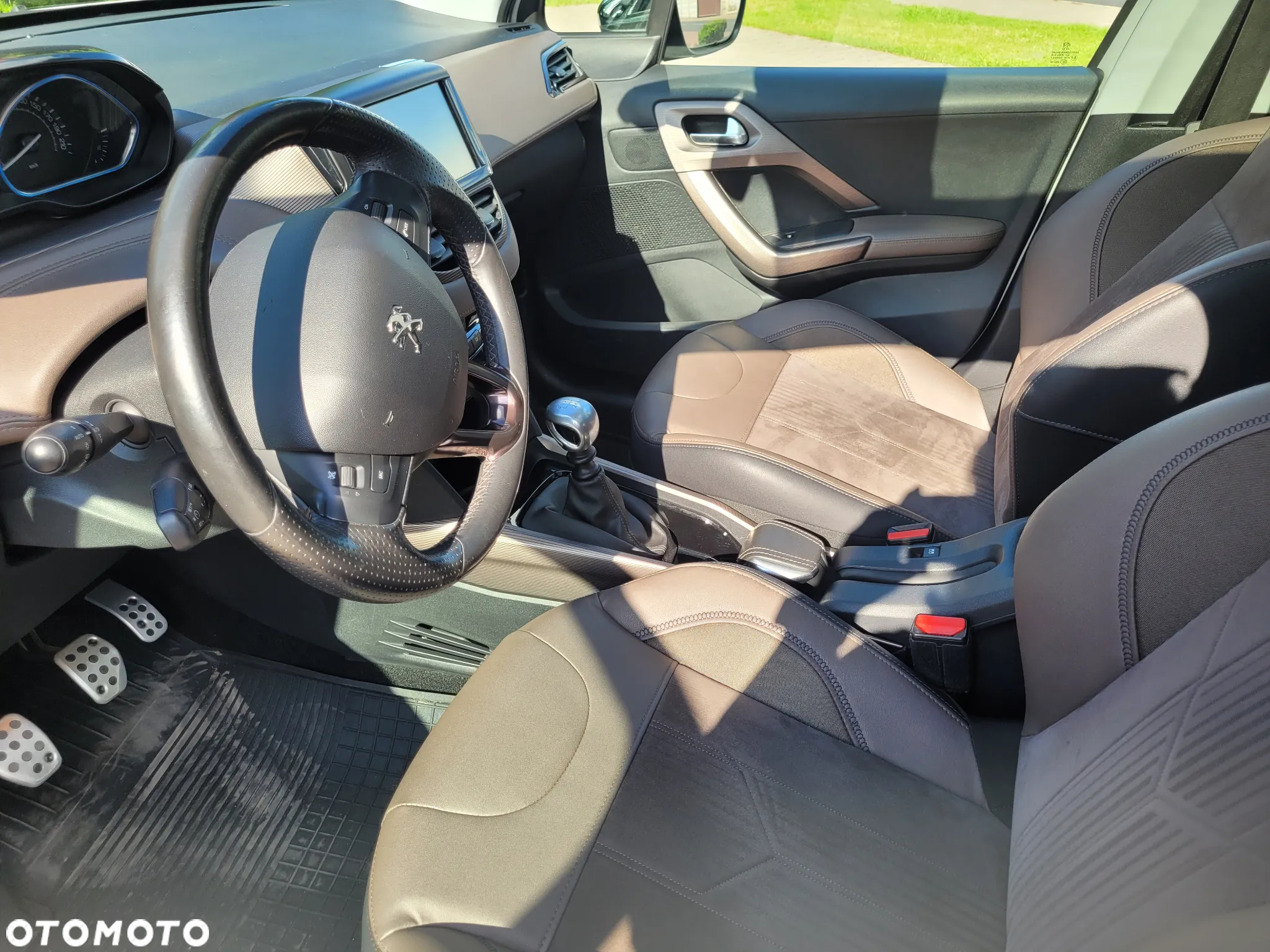 Peugeot 2008 - 8