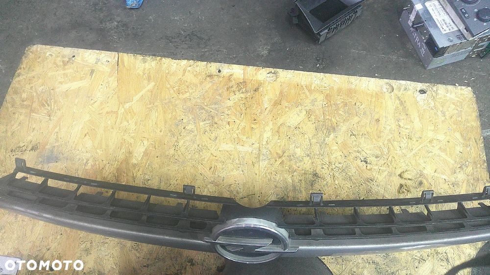 OPEL ASTRA III H ATRAPA GRILL - 3