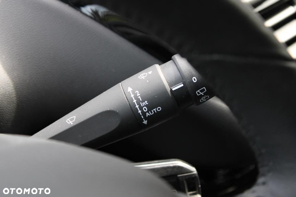 Peugeot 208 - 25