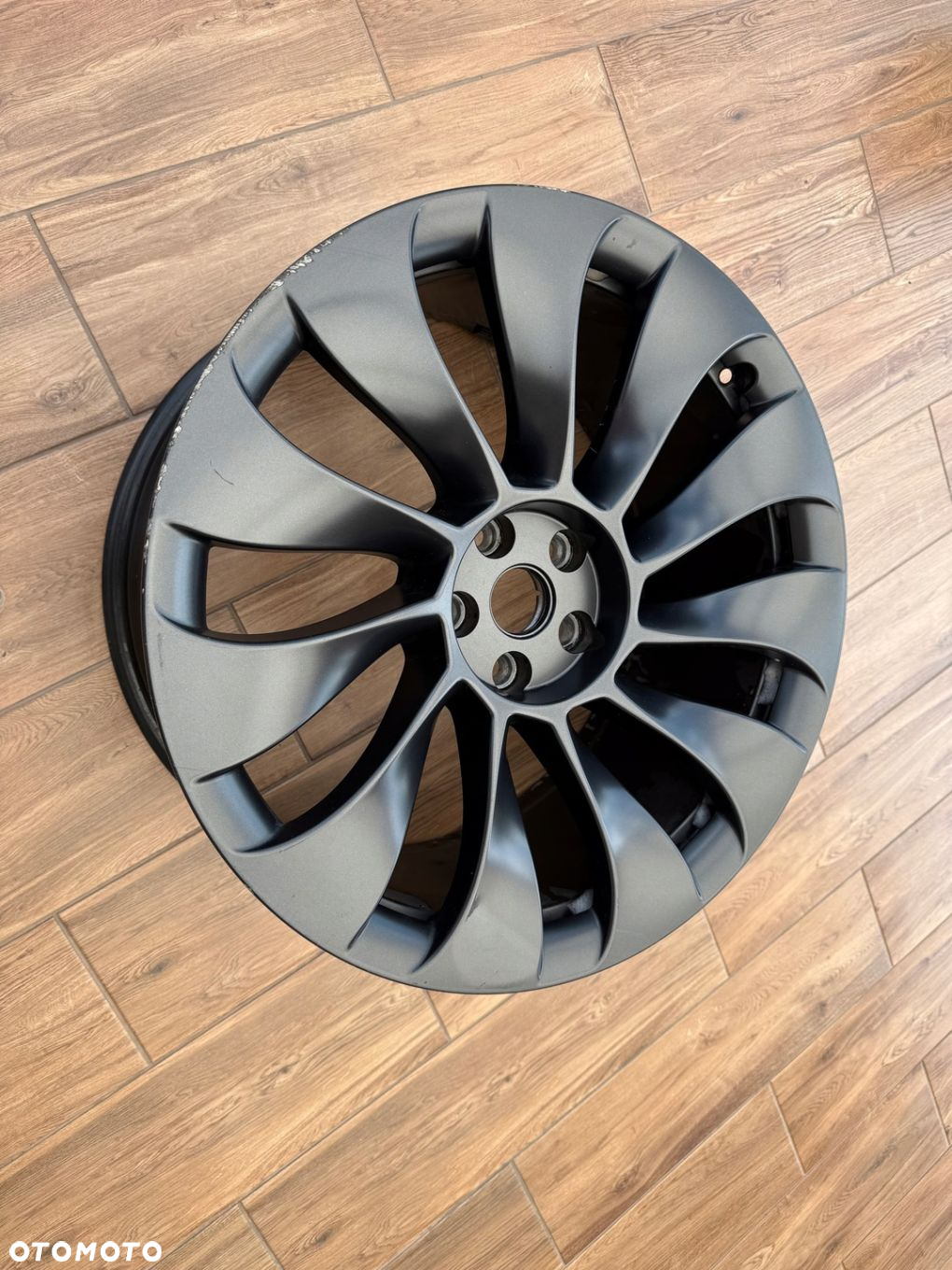 Tesla model Y- felga 10.5 x 21 et 48 tyl oryginal ladna - 2