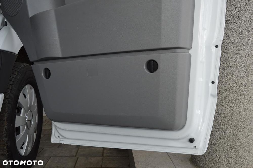 Mercedes-Benz Sprinter - 25