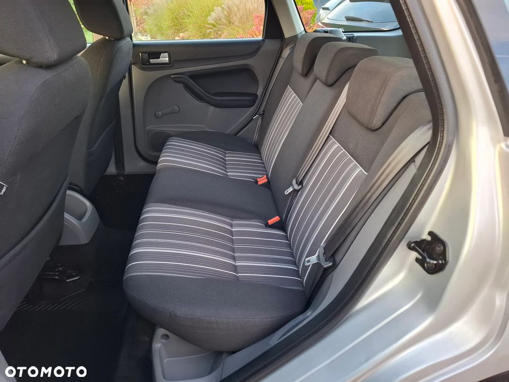 Ford Focus 1.6 16V Ghia - 35