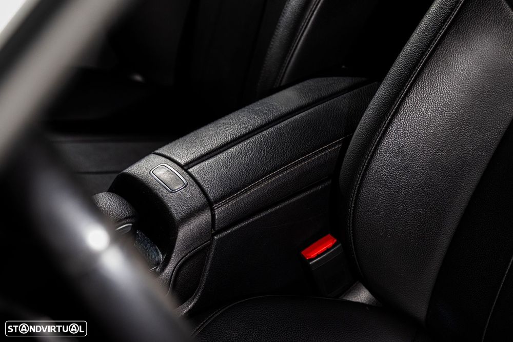 Mercedes-Benz GLB 200 d Progressive - 26