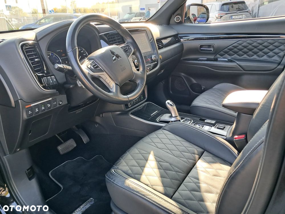 Mitsubishi Outlander PHEV Instyle + - 12