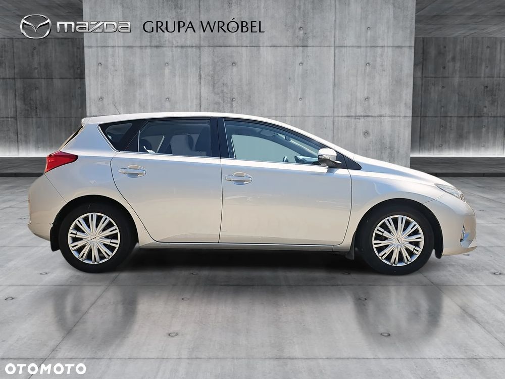 Toyota Auris 1.4 D-4D Premium - 4