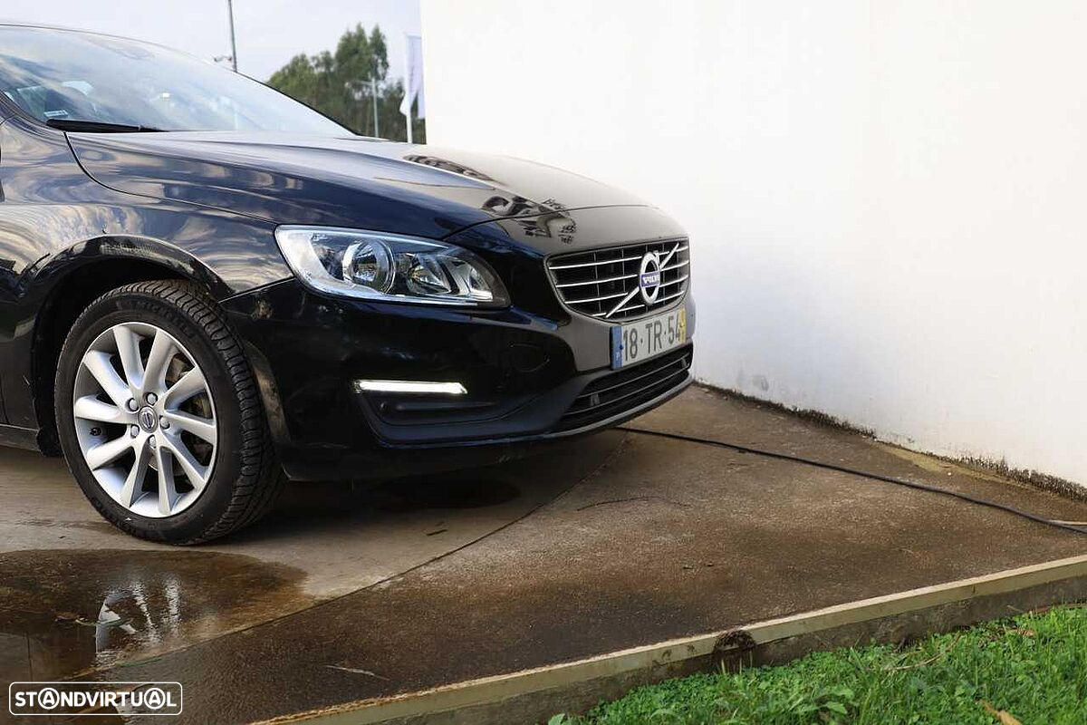 Volvo V60 2.0 D2 Momentum - 17