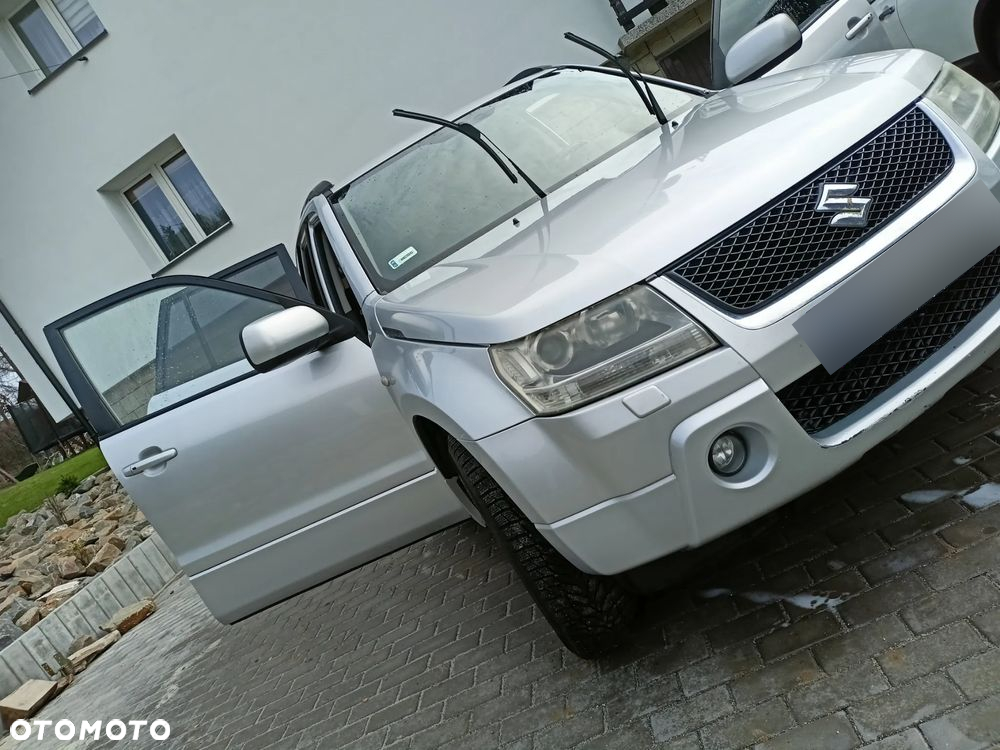 Suzuki Grand Vitara 2.0 De luxe - 2