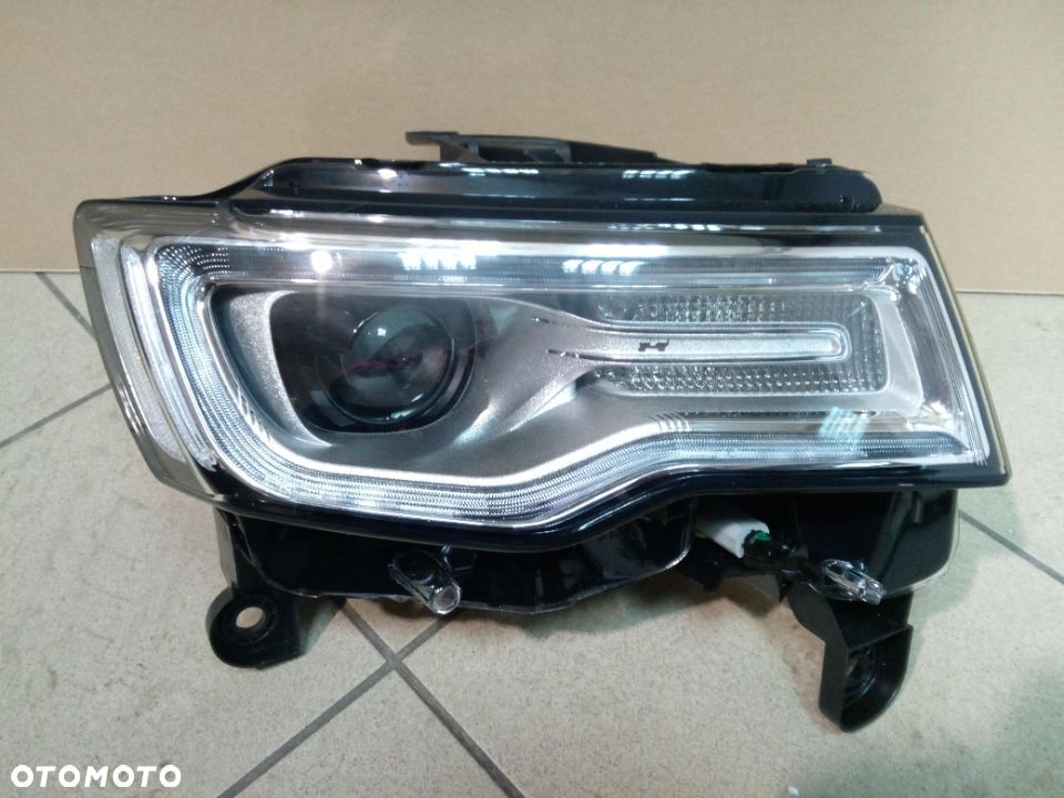 Jeep Grand Cherokee Wk2 Lift Bixenon prawy EUROPA - 1