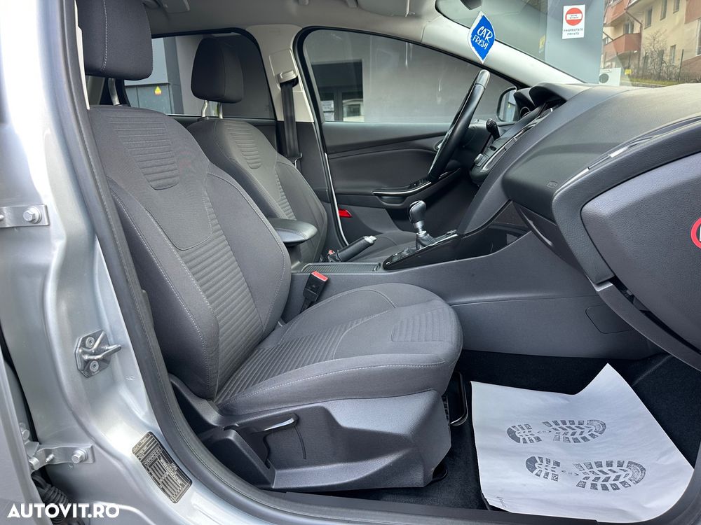 Ford Focus Turnier 1.5 TDCi DPF Start-Stopp-System Titanium - 19