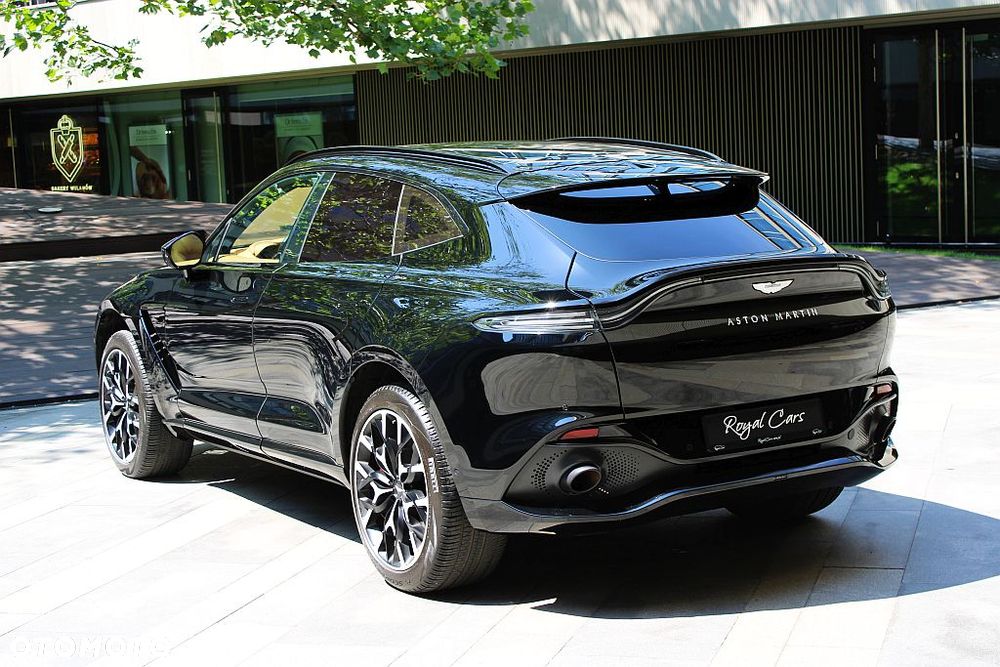 Aston Martin DBX - 3