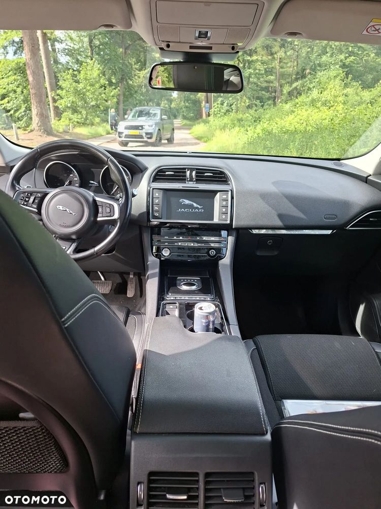 Jaguar F-Pace 2.0 i4D AWD R-Sport - 14