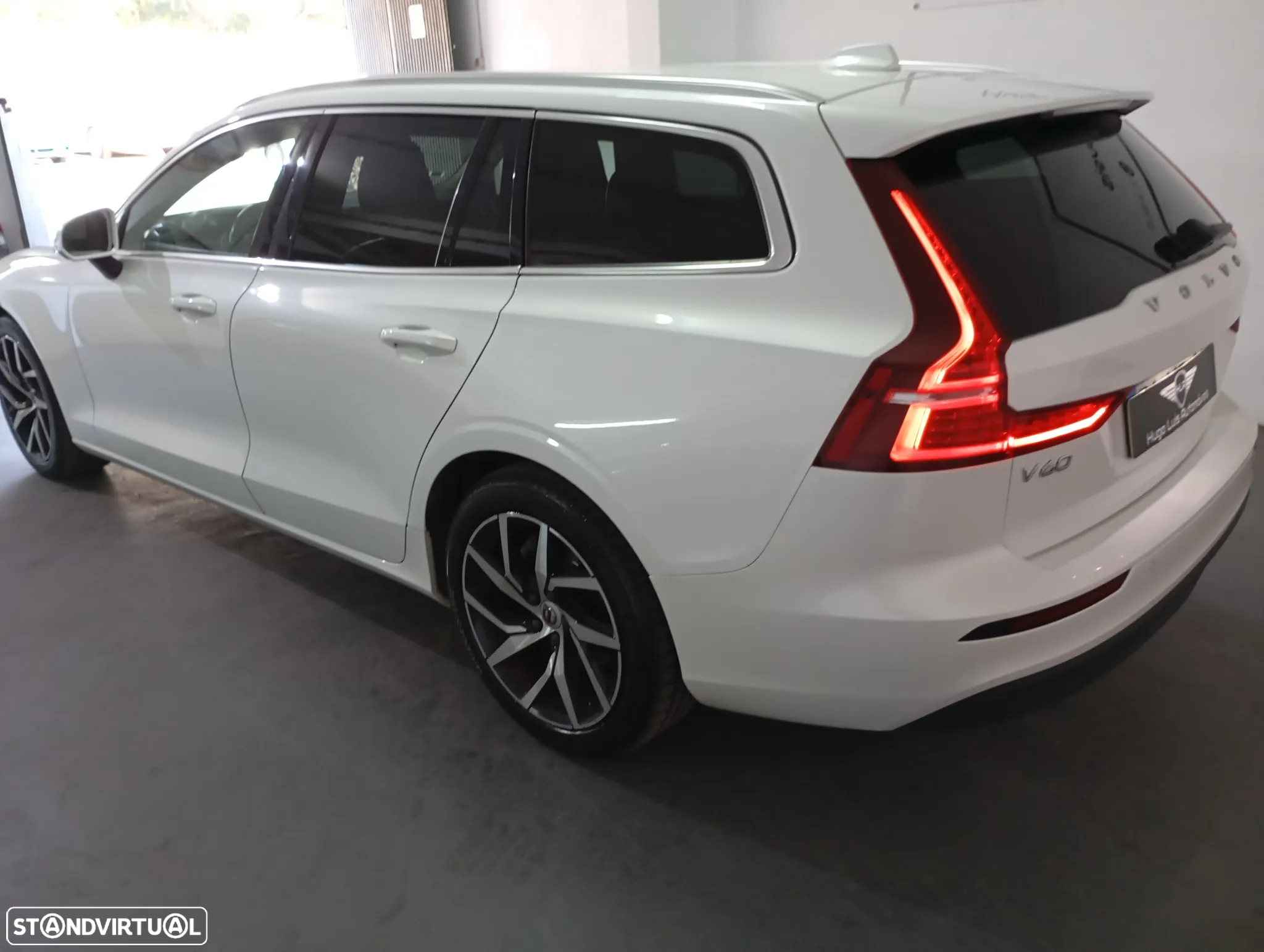 Volvo V60 2.0 D3 Momentum Geartronic - 24