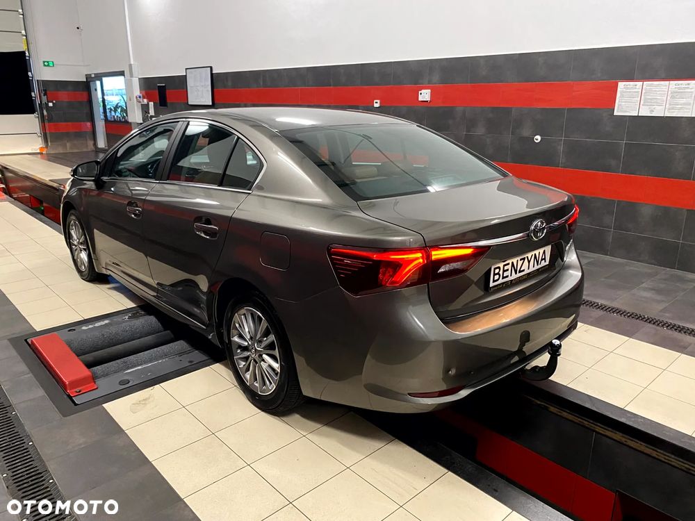 Toyota Avensis 1.8 Premium MS - 12