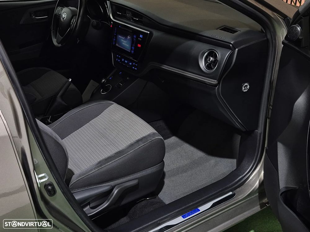 Toyota Auris 1.8 HSD Exclusive - 32