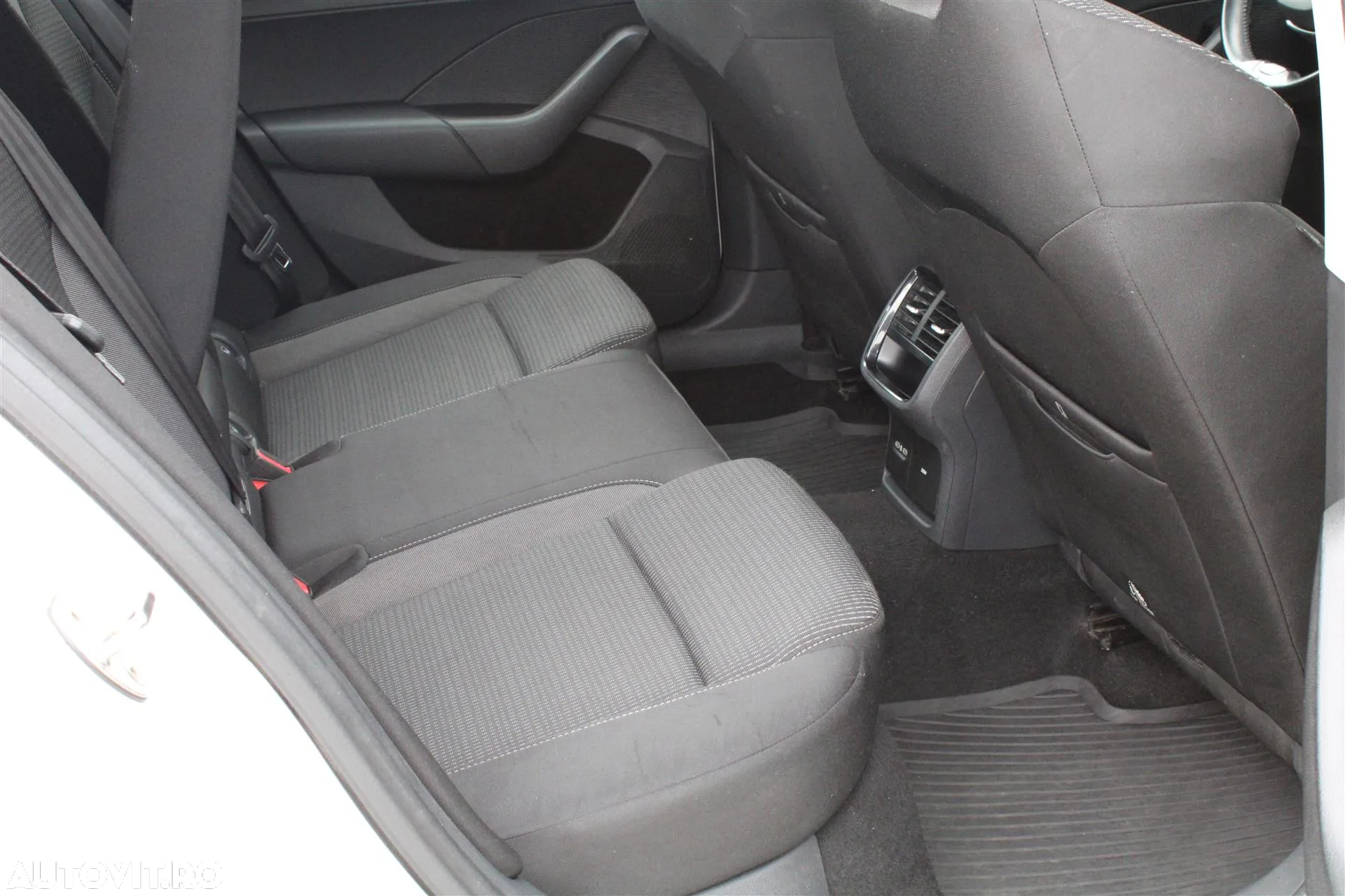 Skoda Octavia 2.0 TDI DSG Ambition - 13