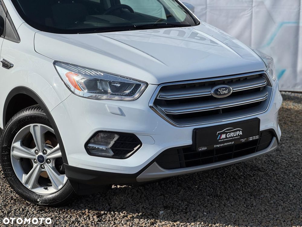 Ford Kuga 1.5 EcoBoost 2x4 Business Edition - 4