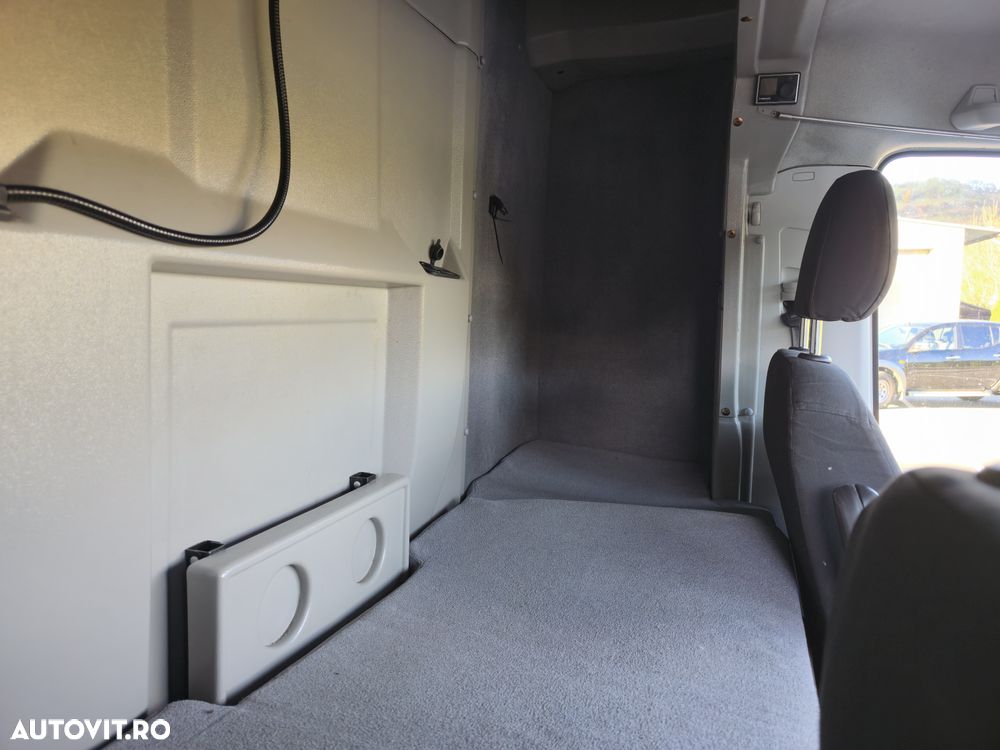 Volkswagen Crafter - 12