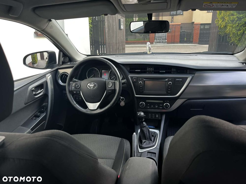 Toyota Auris 1.6 Premium + - 11