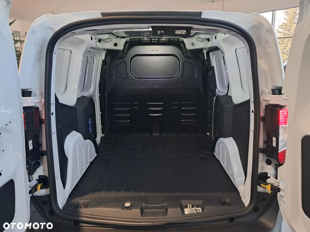 Ford Transit Courier - 15