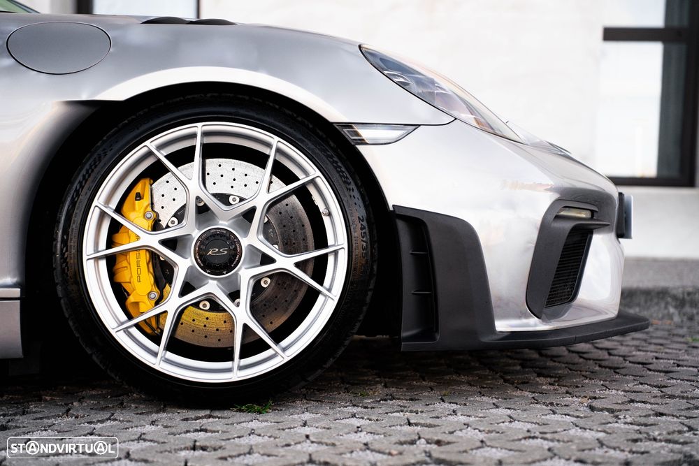 Porsche 718 Cayman GT4 RS - 12