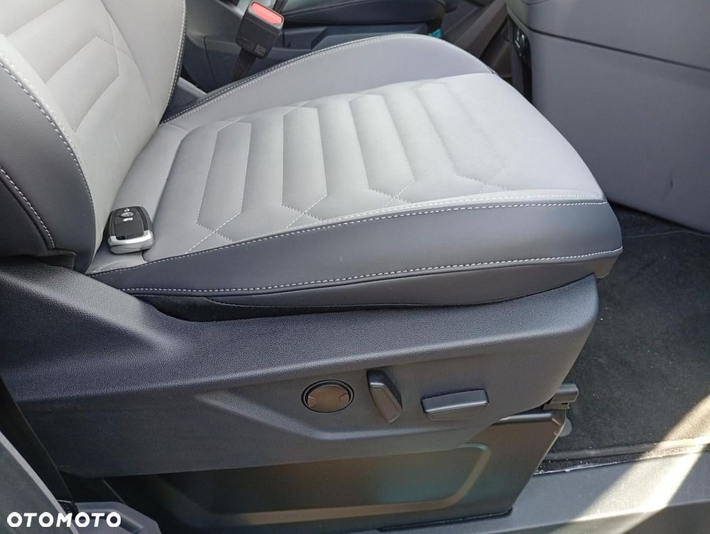 Volkswagen Caravelle - 11