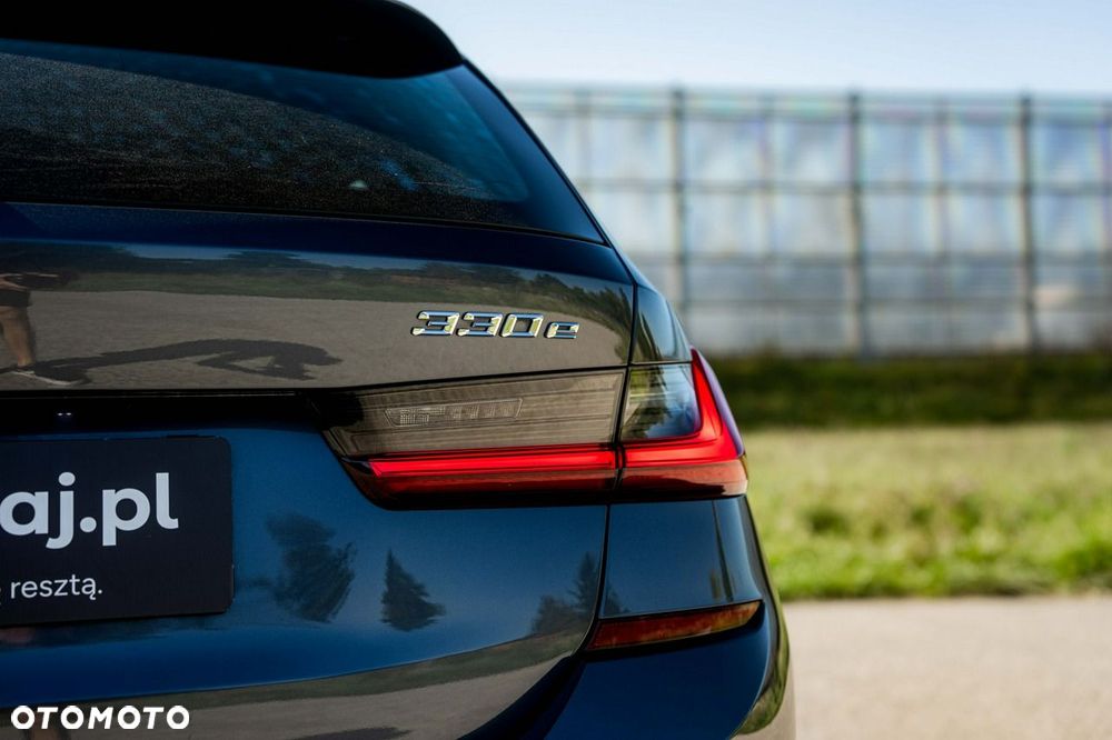 BMW Seria 3 330e PHEV M Sport - 13
