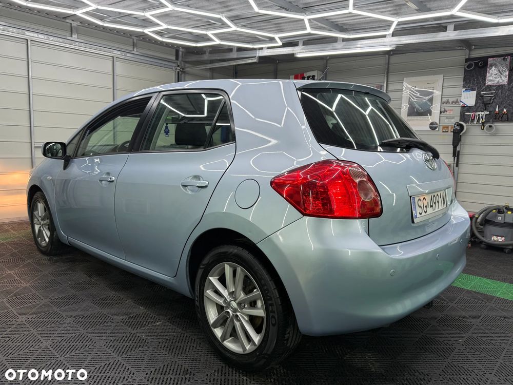 Toyota Auris 1.6 VVT-i Executive - 11