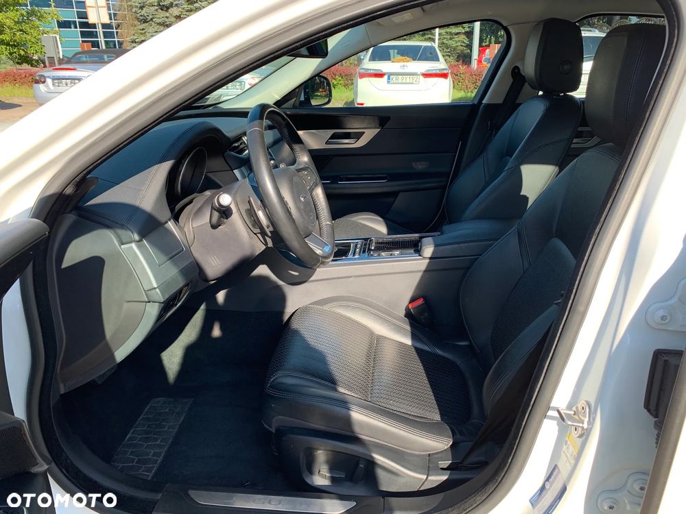 Jaguar XF 2.0 i4D Prestige - 13