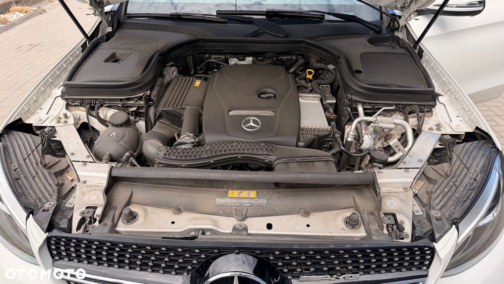 Mercedes-Benz GLC 300 4Matic 9G-TRONIC AMG Line - 23