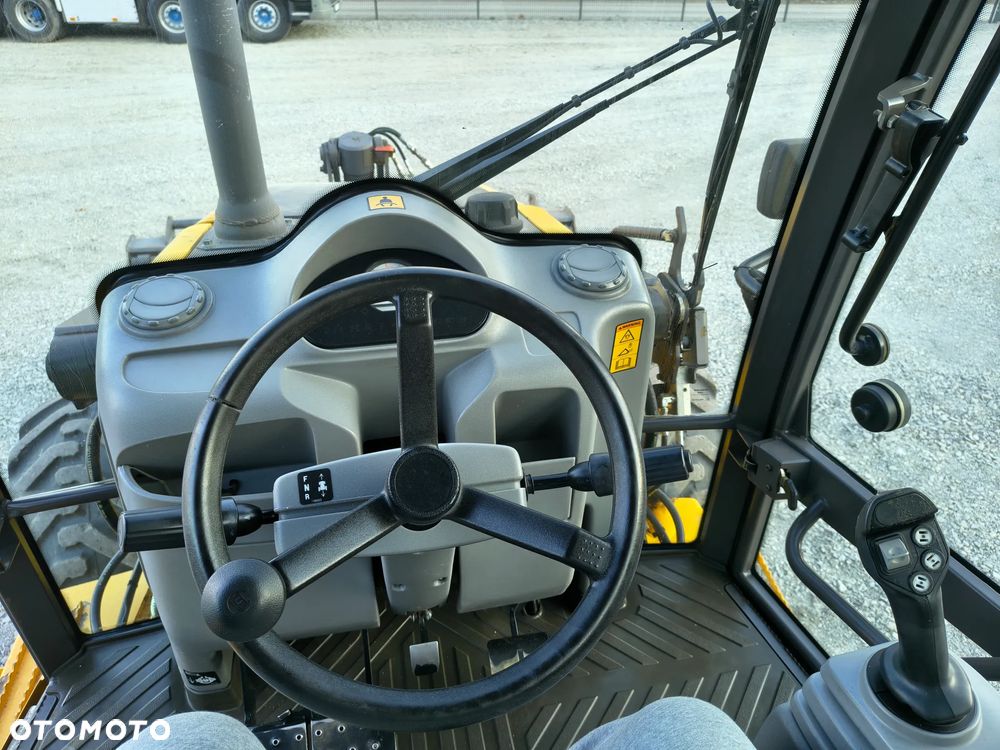 Volvo BL71  Koparko-ładowarka - 14