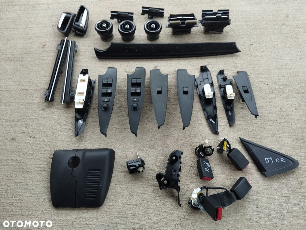 Grill Mazda CX3 Mazda 2 2015 - części - 24