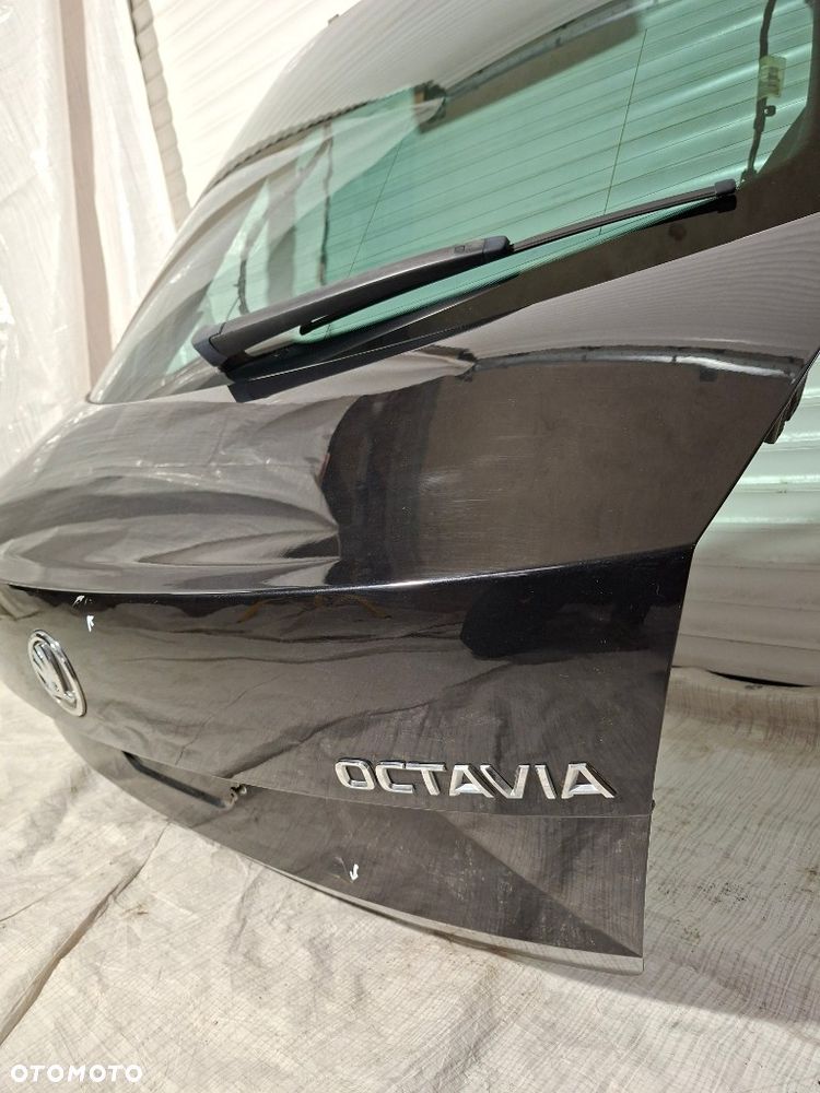 Skoda Octavia III 5E0 hatchback 2016 Klapa bagażnika tył czarna LF9R - 7