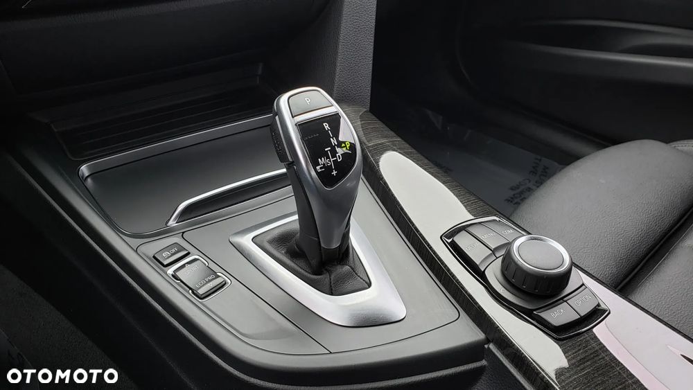BMW Seria 3 330i Sport Line - 17