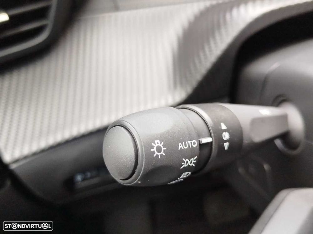 Peugeot e-2008 54 kWh Allure - 15