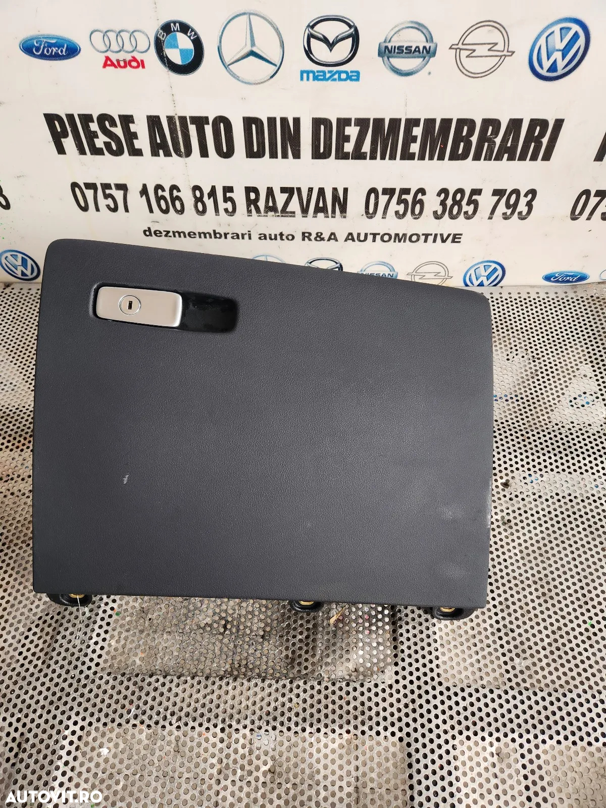 Torpedo Cutie Acte Audi Q3 8V Volan Stanga Europa - Dezmembrari Arad - 2
