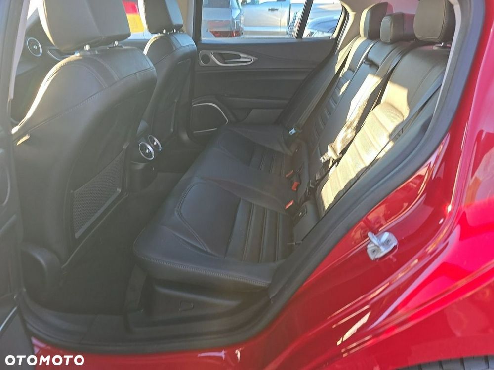 Alfa Romeo Giulia 2.0 Turbo TI Q4 - 8